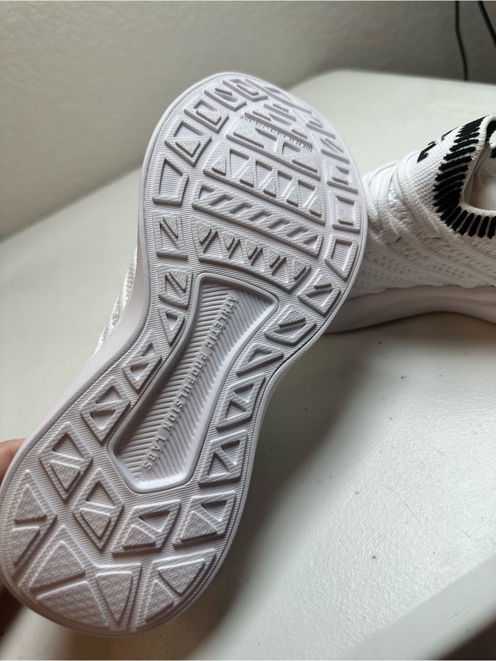 Nib Apl Youth Unisex Techloom Wave Ribbed White Athletic Shoe Sneaker - Size 2 — image 5 of 7